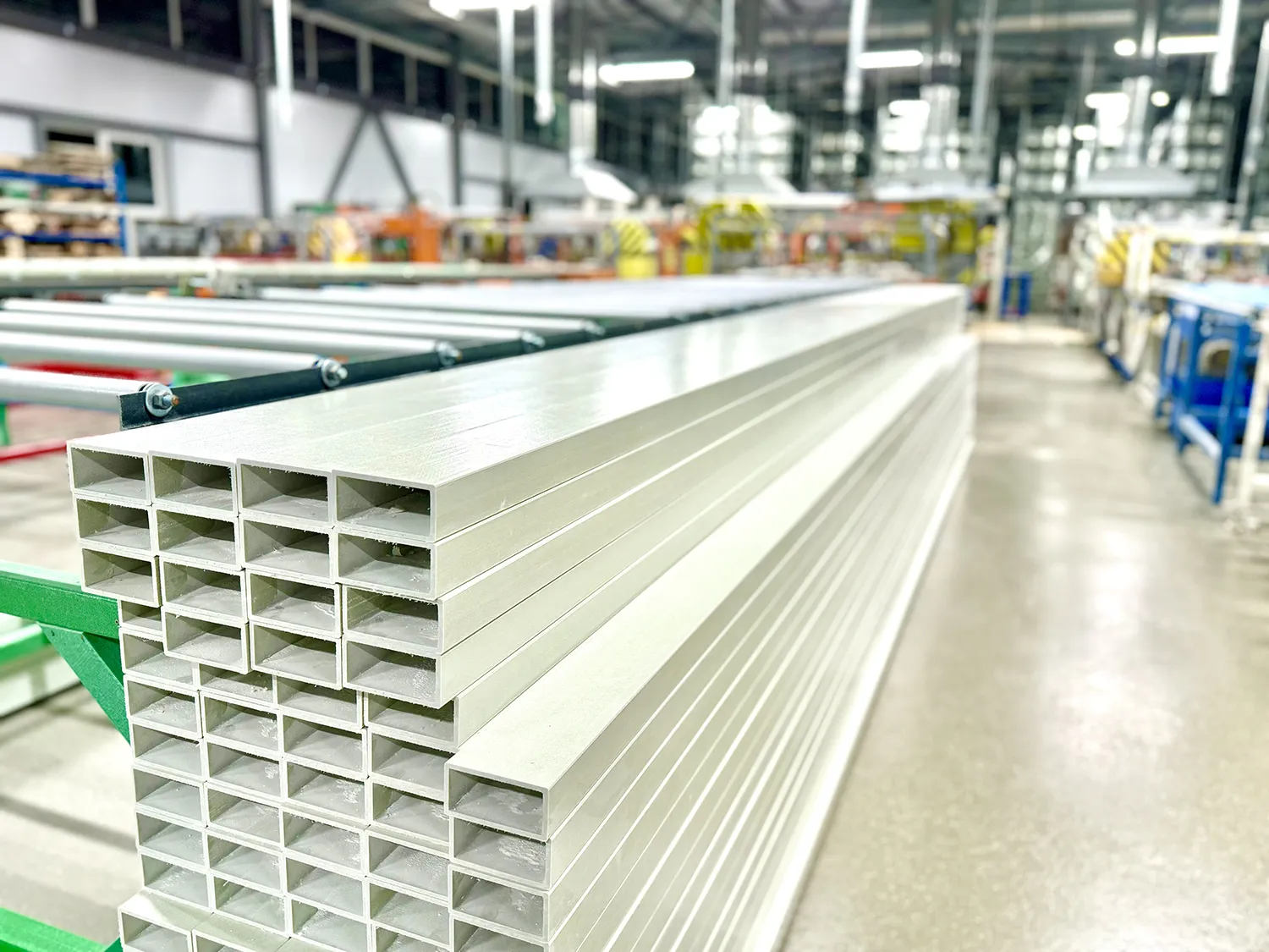 Композитный стеклопластиковый профиль PULTRA прямоугольного сечения