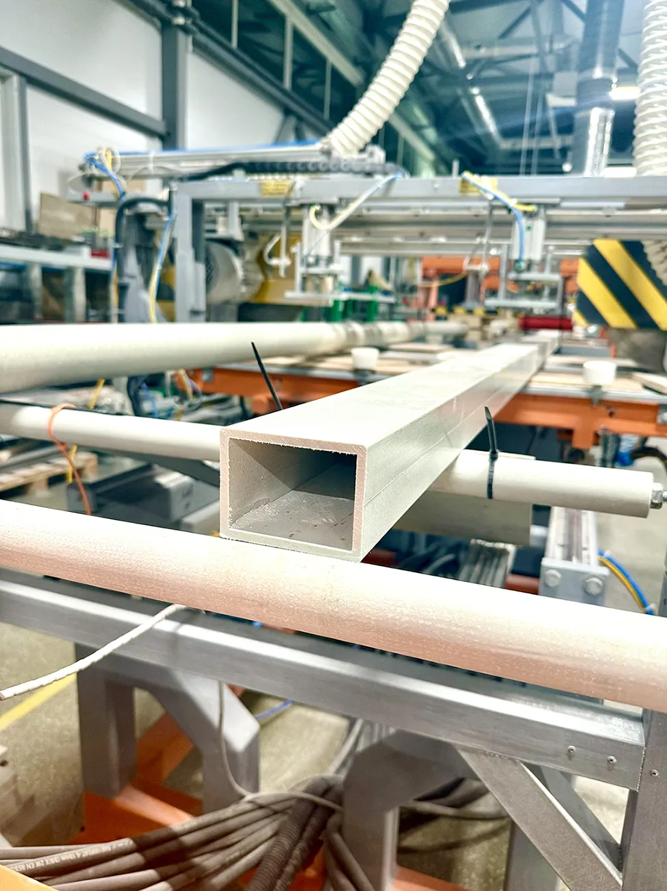 Композитный стеклопластиковый профиль PULTRA прямоугольного сечения