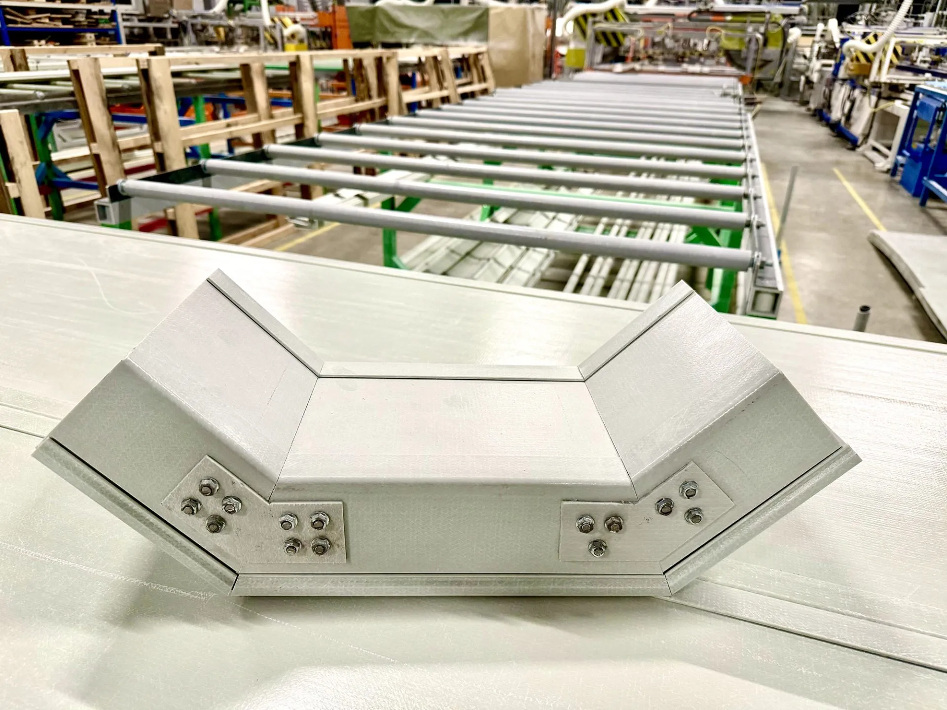 композитный соединитель 90 градусов для кабельных лотков