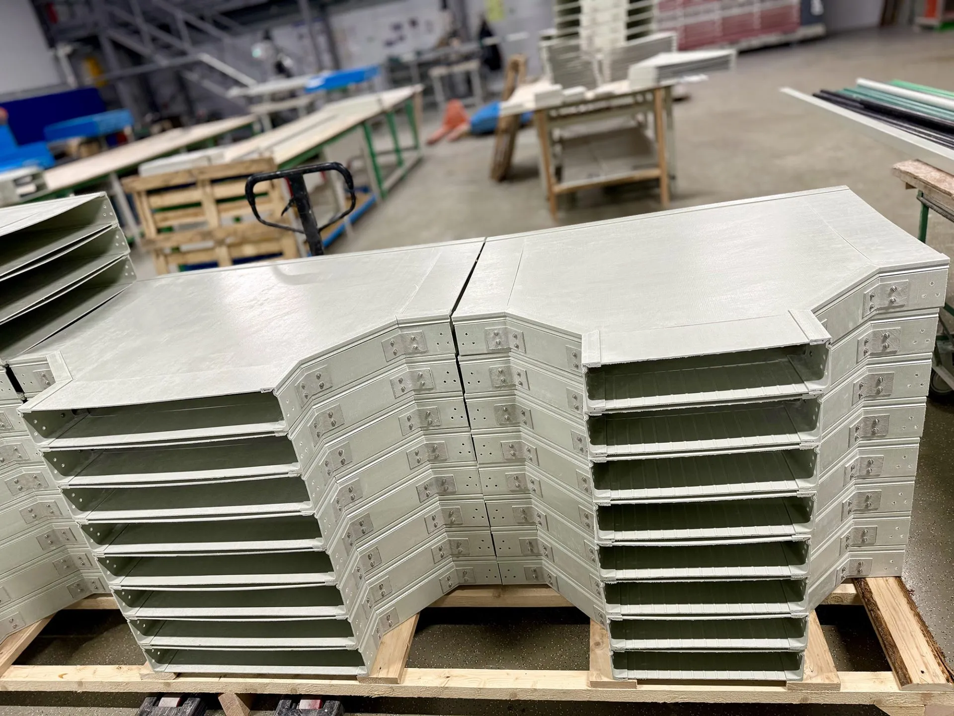 Т-образные соединители кабельных композитные для кабельных лотков