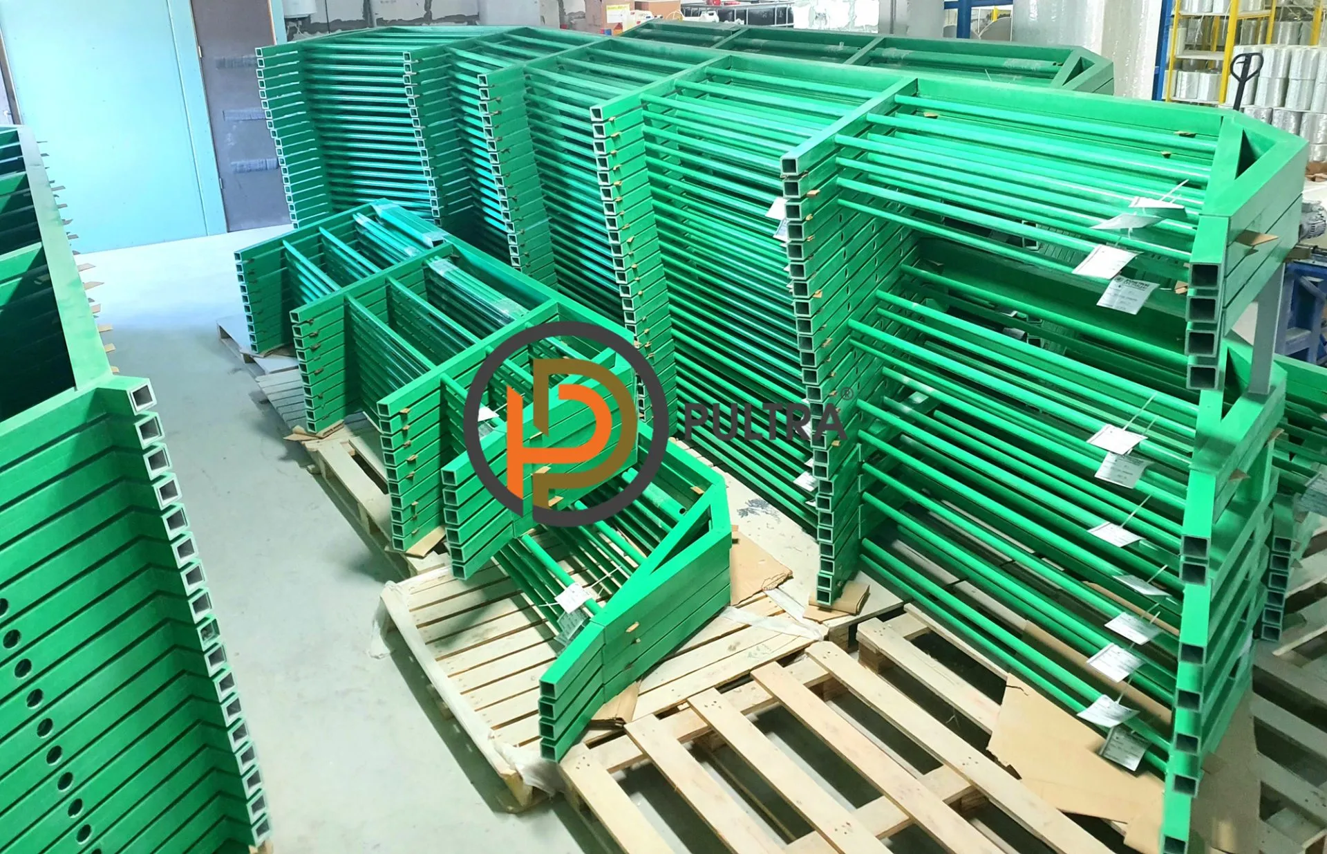 Наклонное рейлинговое композитное ограждение PULTRA