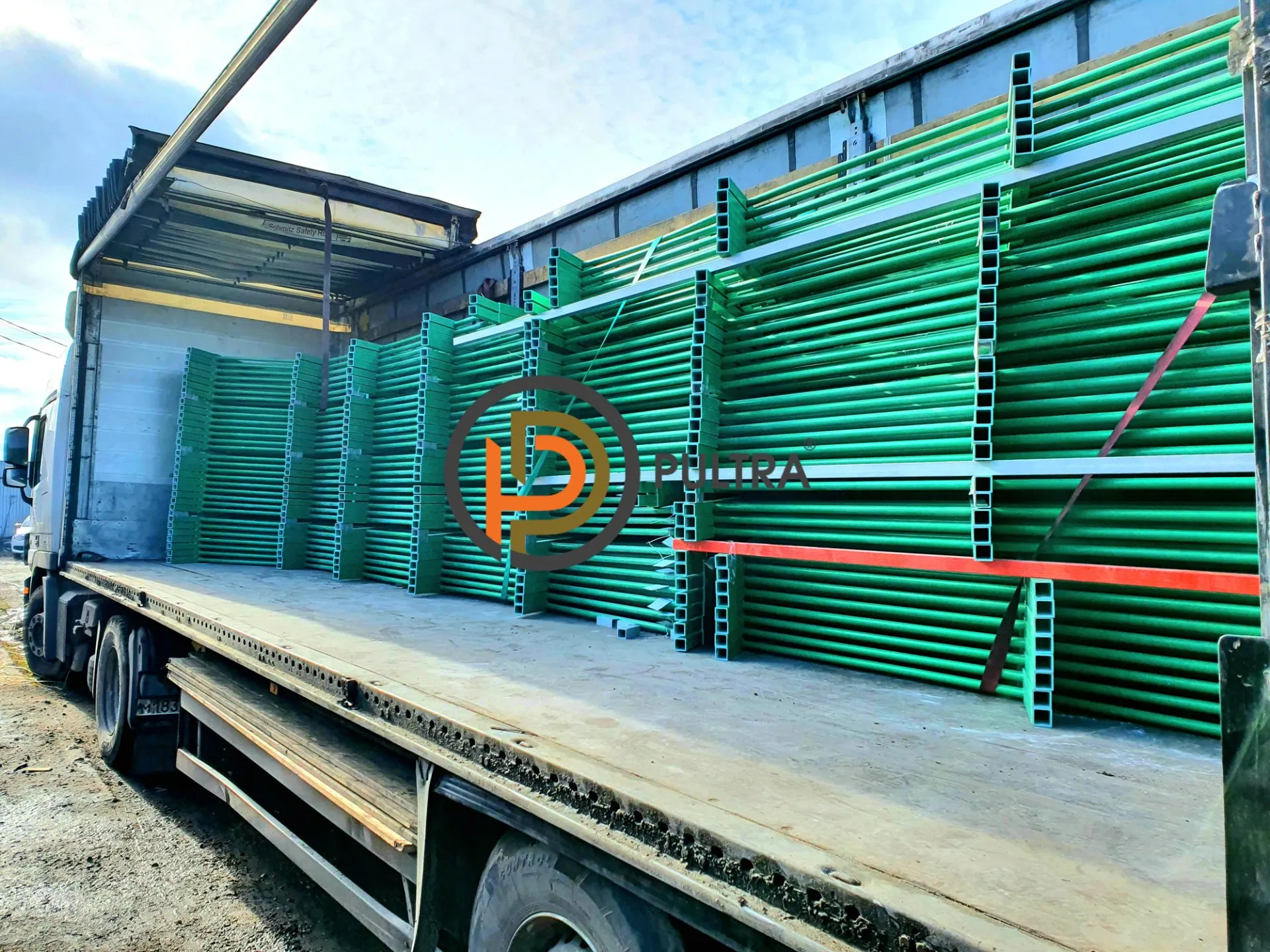 Наклонное рейлинговое стеклопластиковое ограждение PULTRA