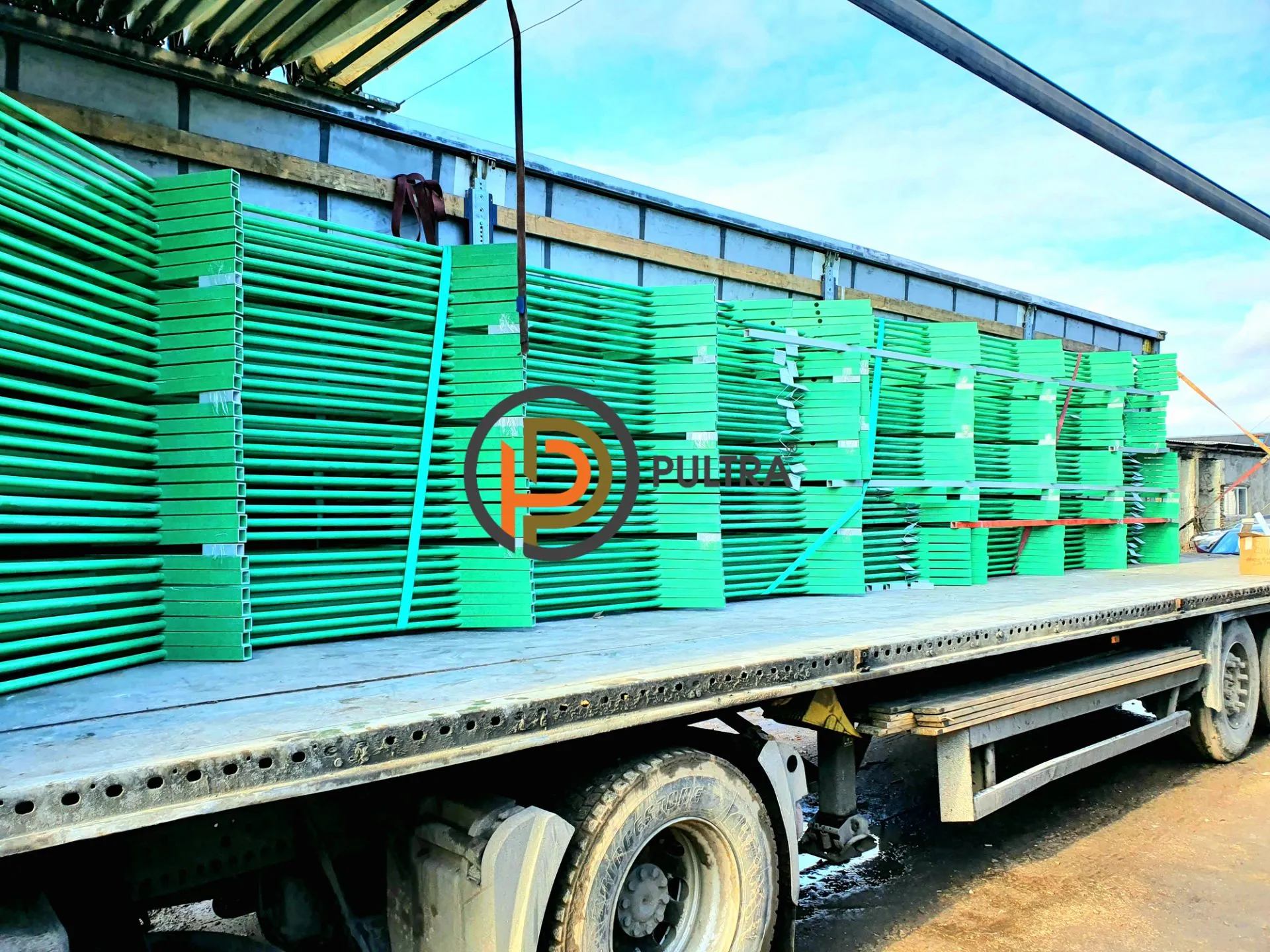 Наклонное рейлинговое стеклопластиковое ограждение PULTRA