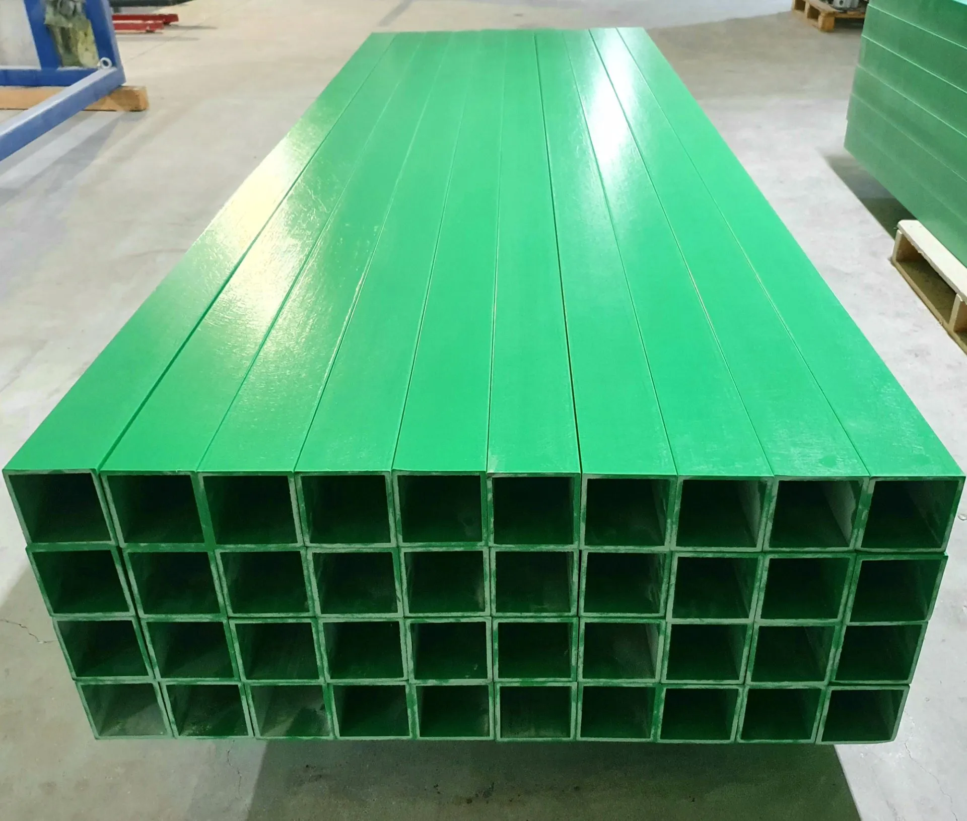 Композитный стеклопластиковый профиль квадратного сечения PULTRA