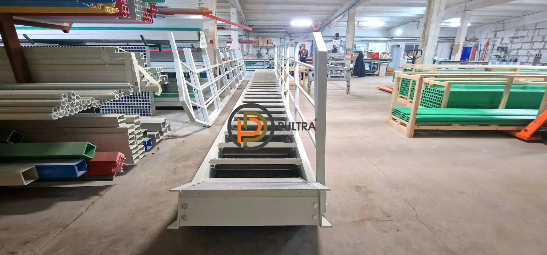 лестничный сход стеклопластиковый композитный PULTRA
