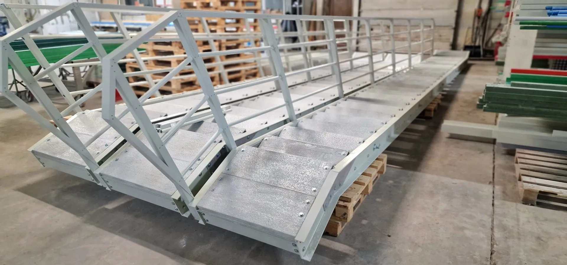 лестничный сход из композитных материалов PULTRA