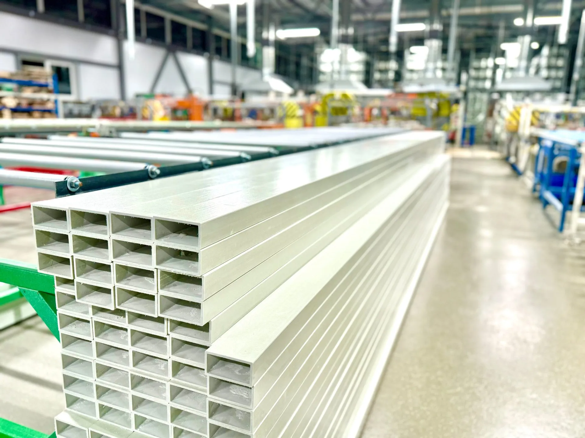 труба прямоугольная композитная стеклопластиковая PULTRA