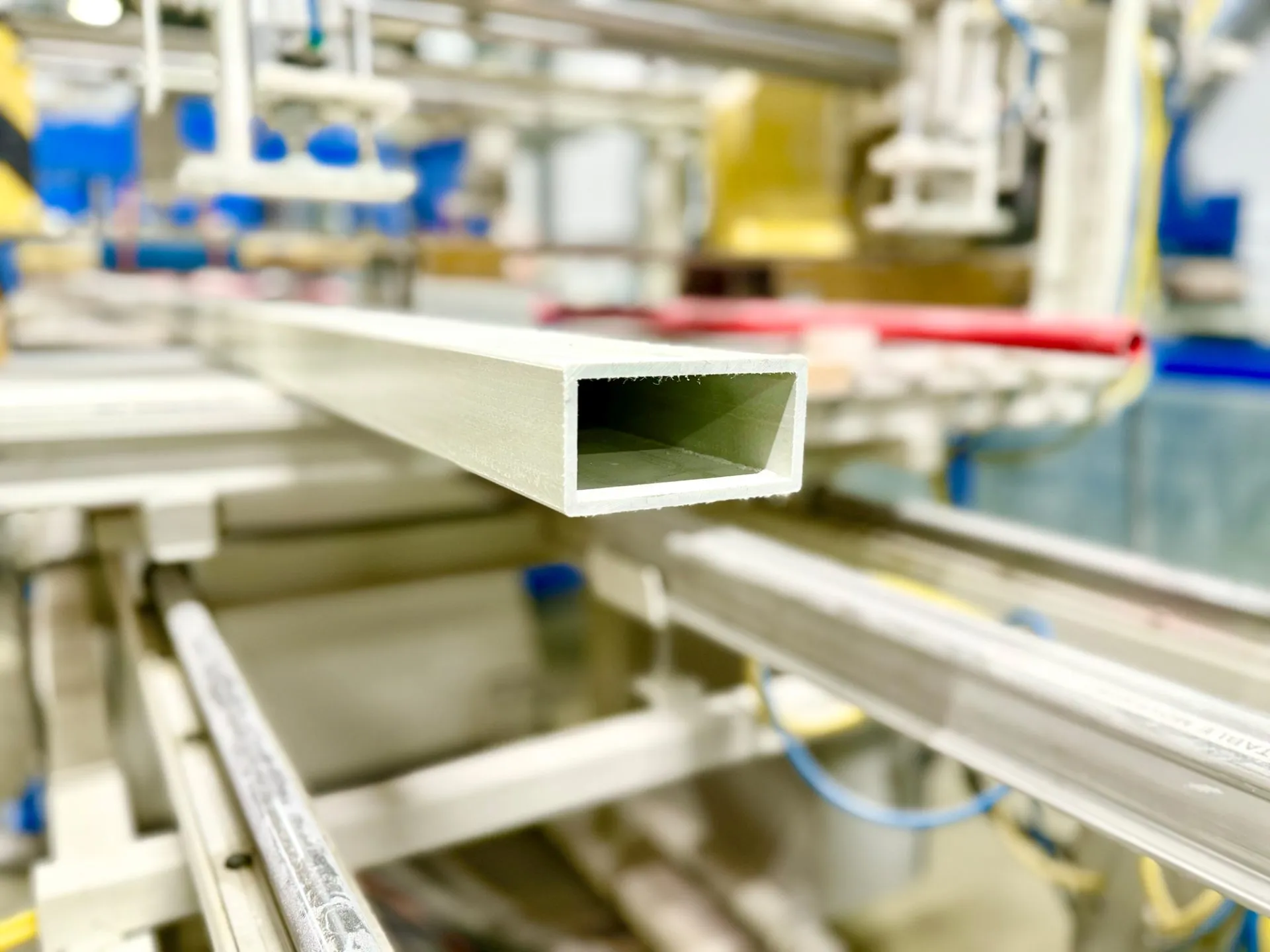 труба прямоугольная композитная стеклопластиковая PULTRA