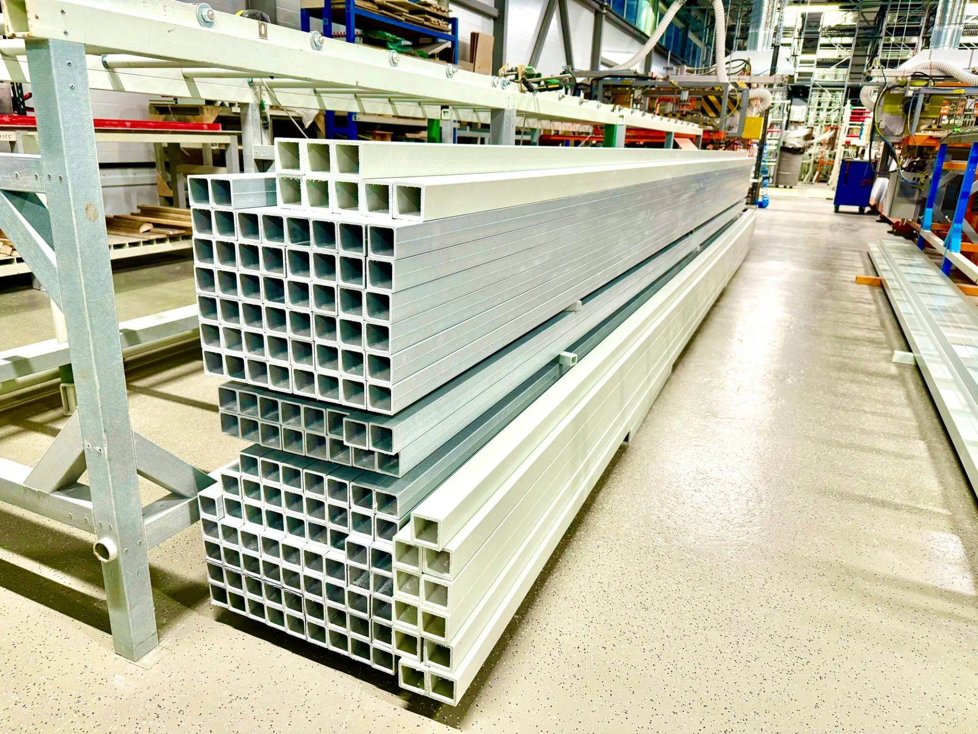 Композитный стеклопластиковый профиль квадратного сечения PULTRA