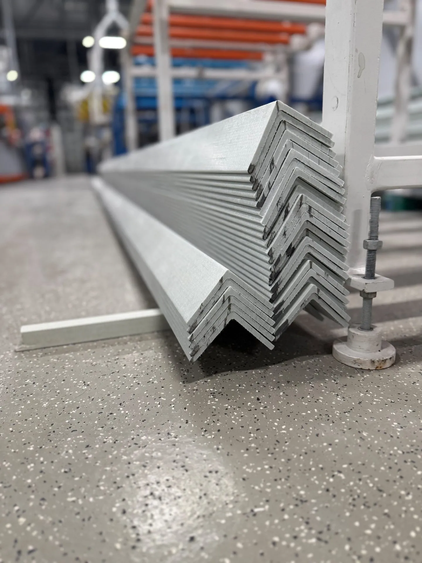 угловой профиль композитный стеклопластиковый PULTRA