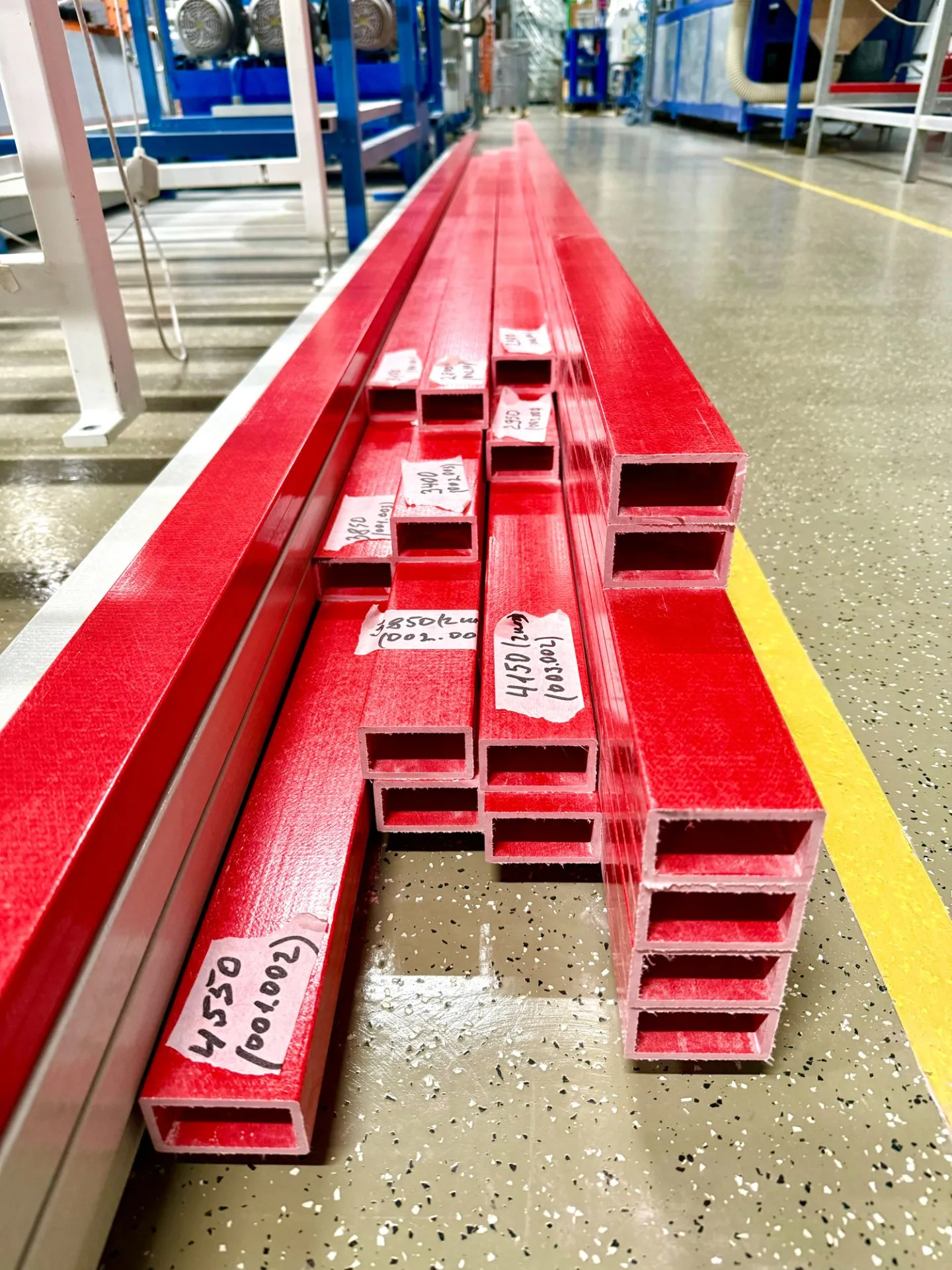 труба прямоугольная композитная стеклопластиковая PULTRA