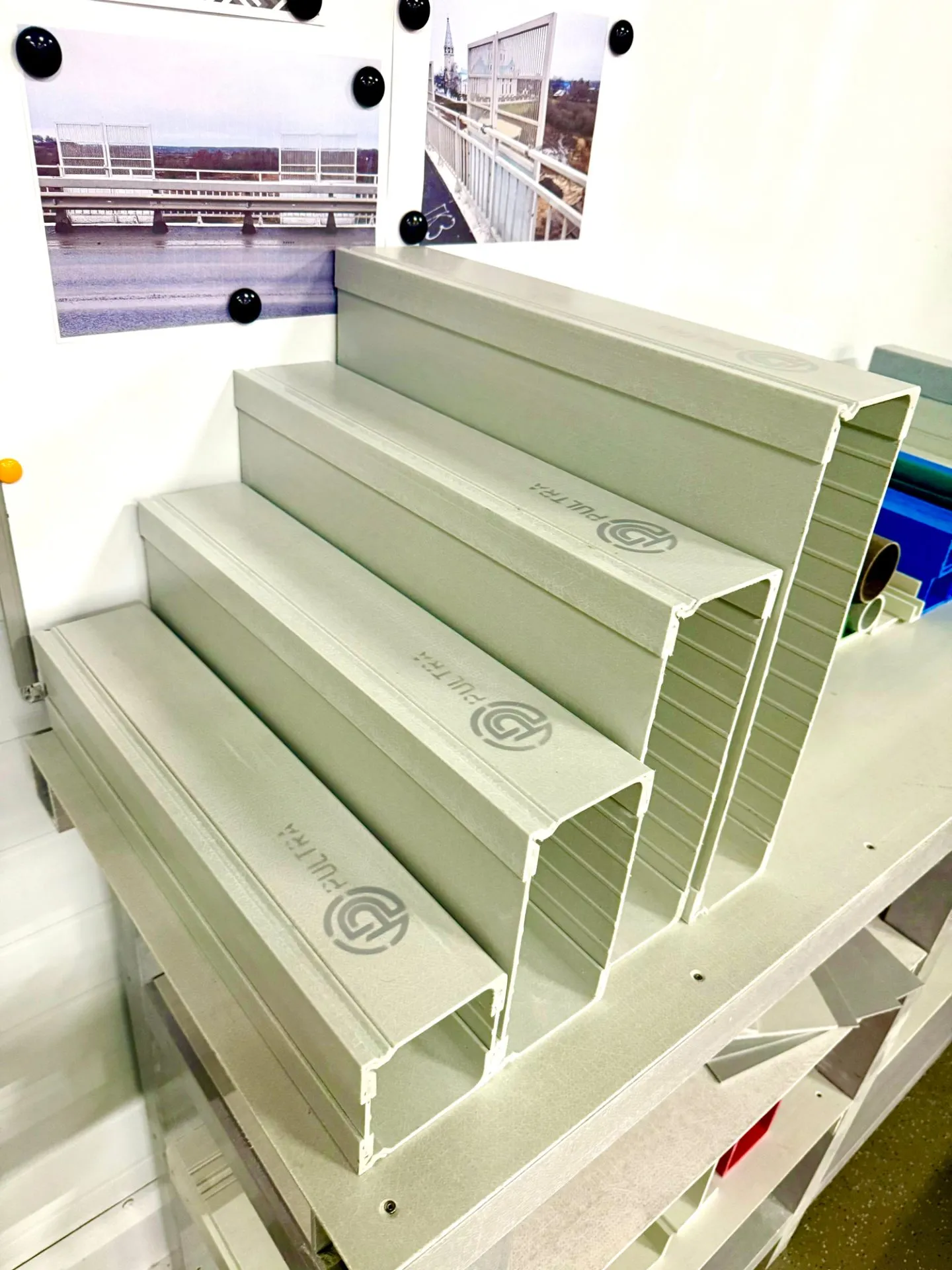 кабеленесущие сплошные лотки композитные из стеклопластика PULTRA