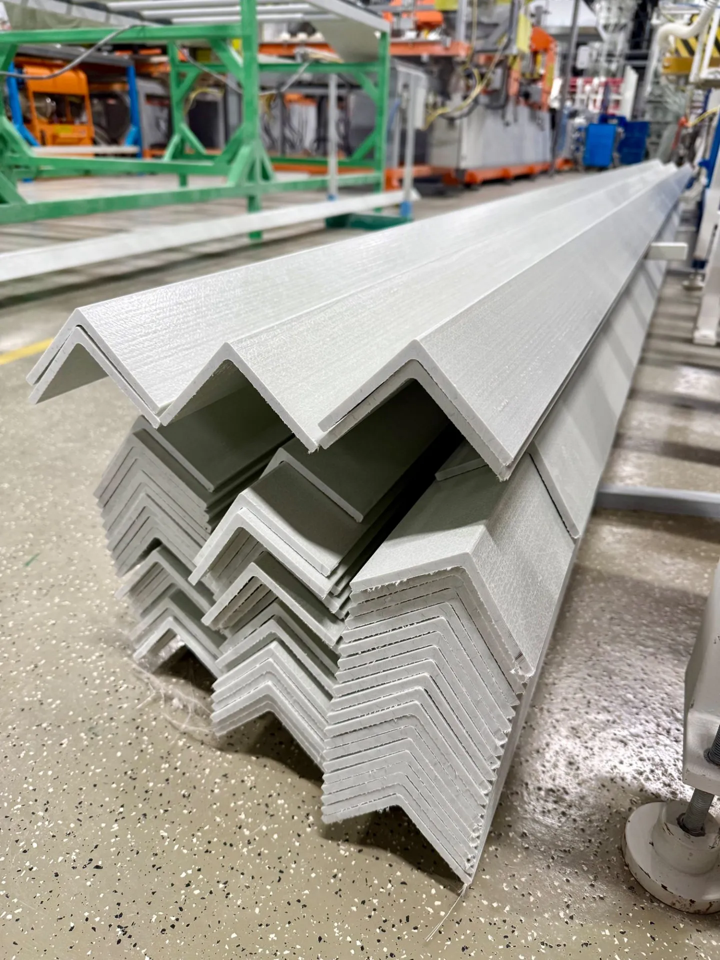 Г-образный профиль композитный стеклопластиковый PULTRA