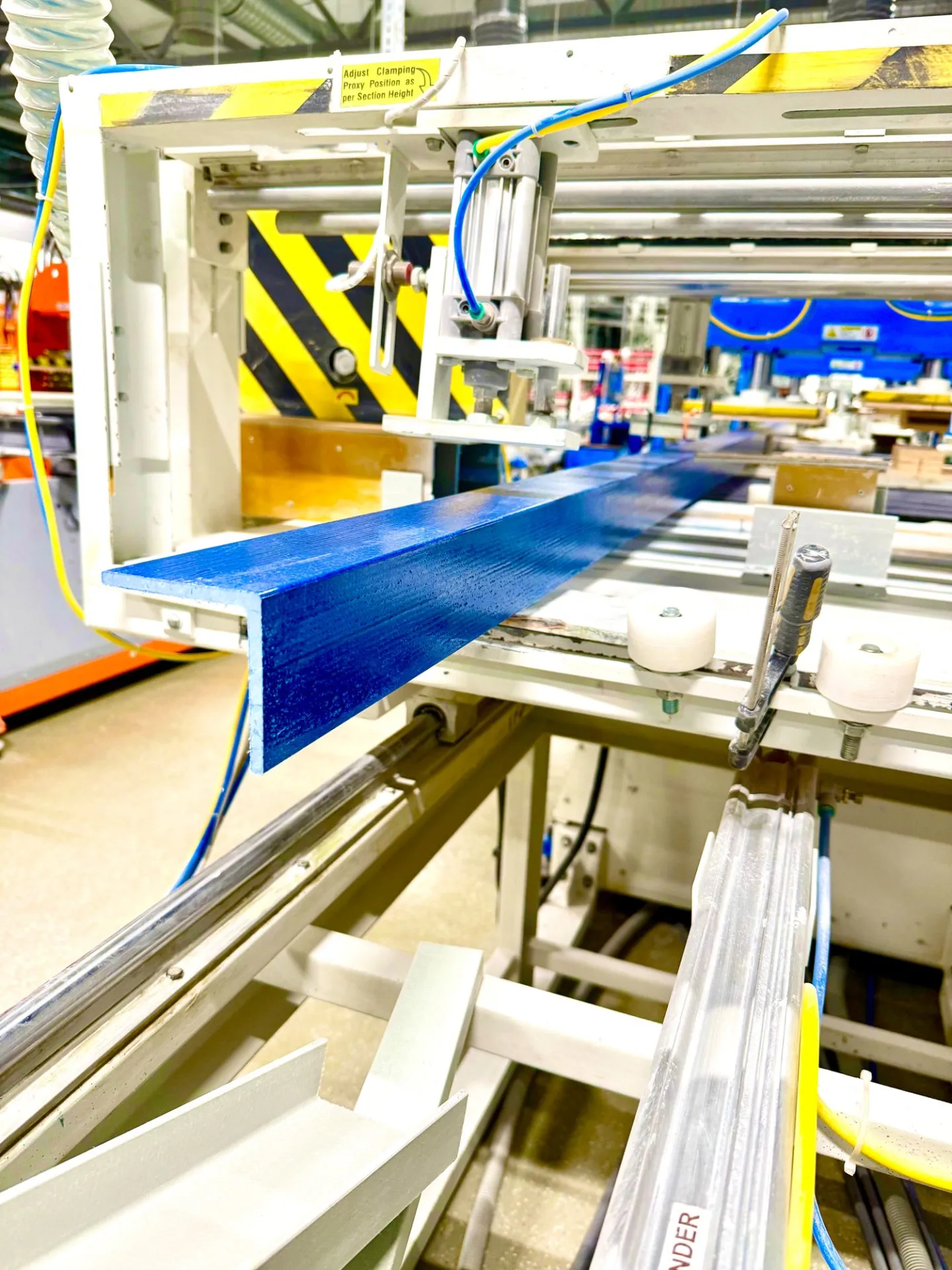 Г-образный профиль композитный стеклопластиковый PULTRA