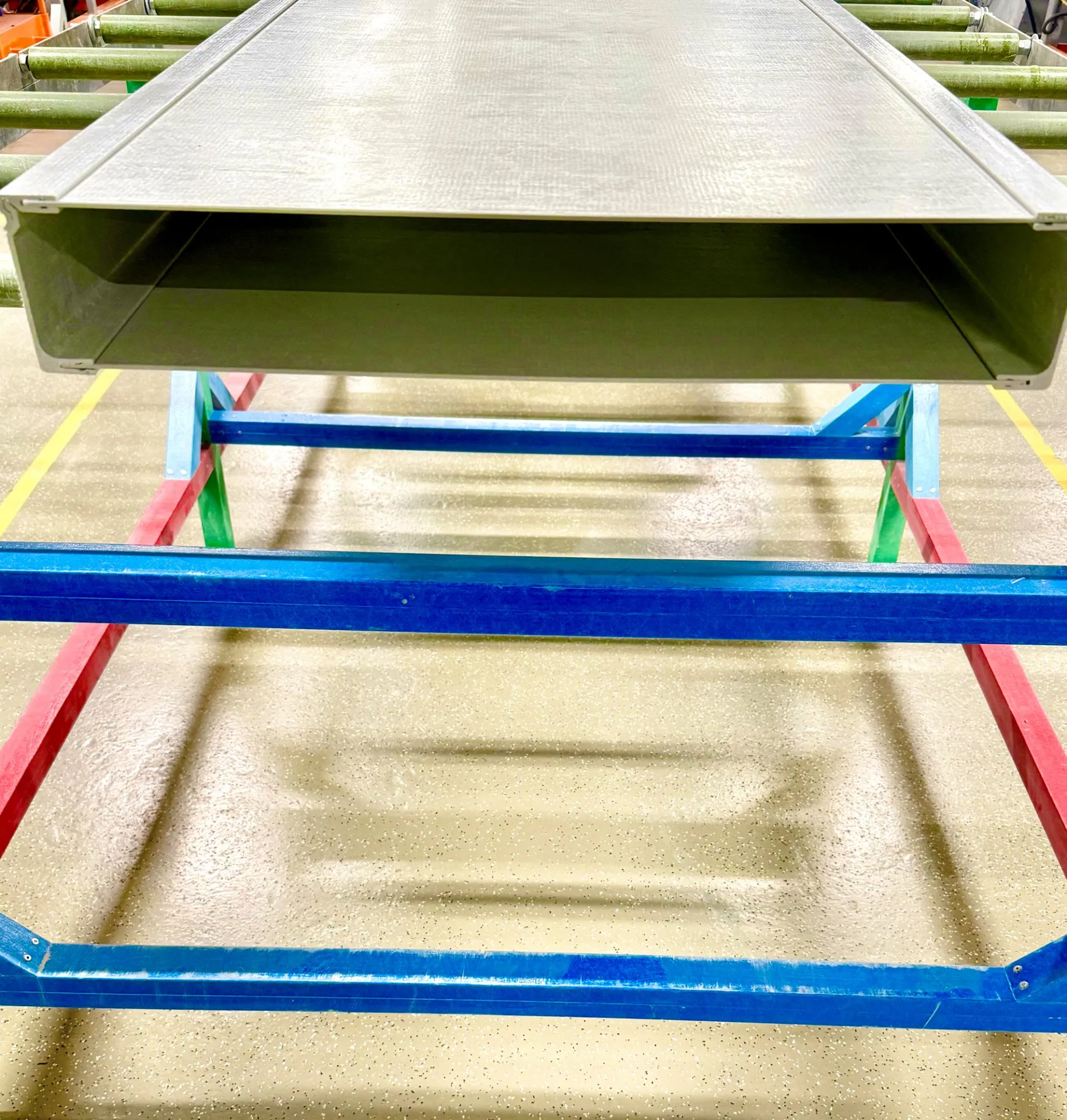 кабеленесущие сплошные лотки композитные из стеклопластика PULTRA