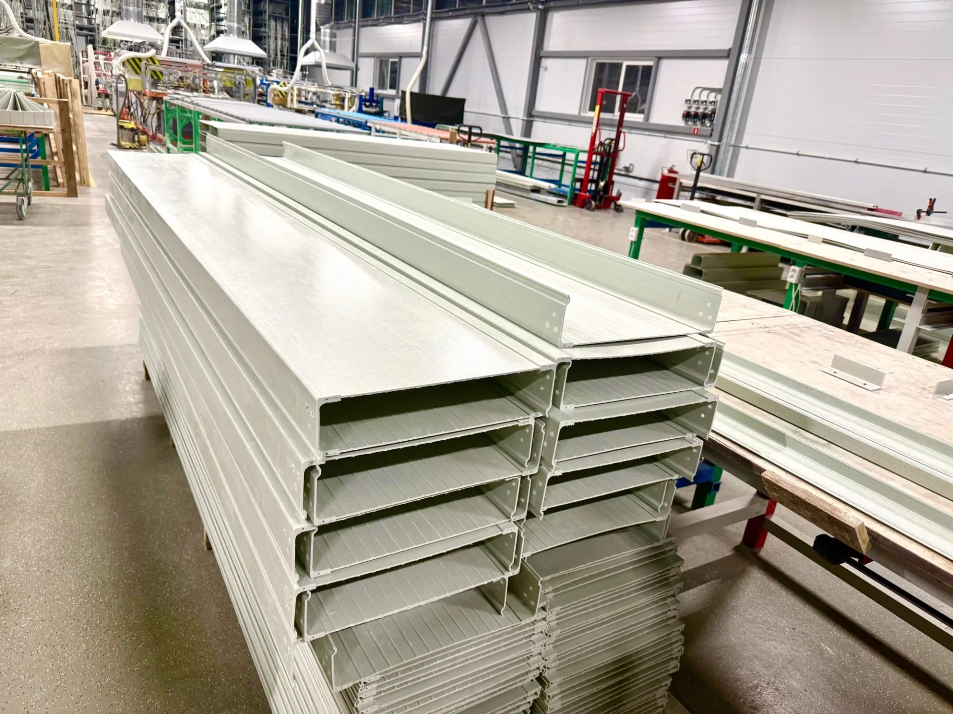 кабеленесущие сплошные лотки композитные из стеклопластика PULTRA