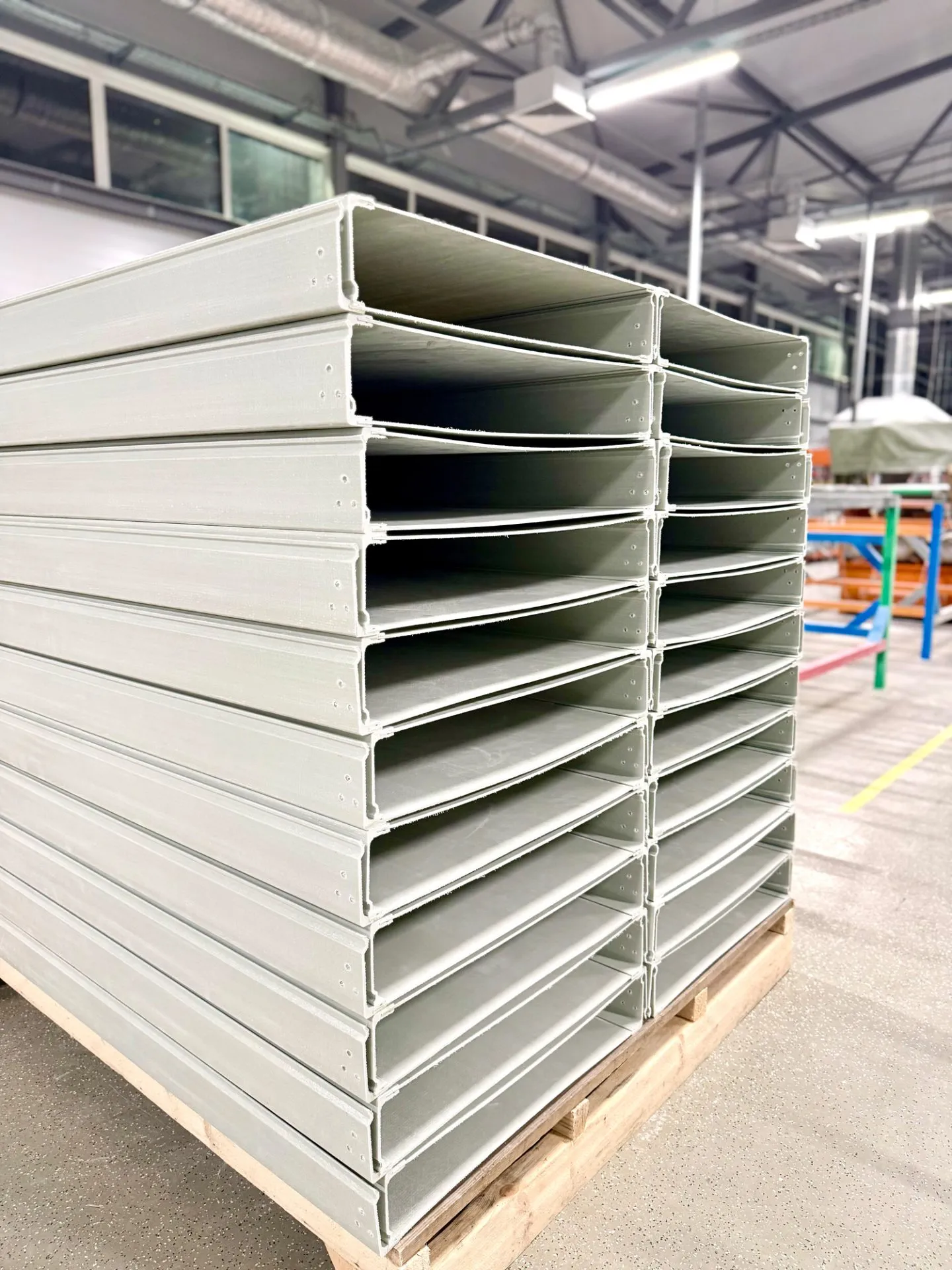 кабеленесущие сплошные лотки композитные из стеклопластика PULTRA