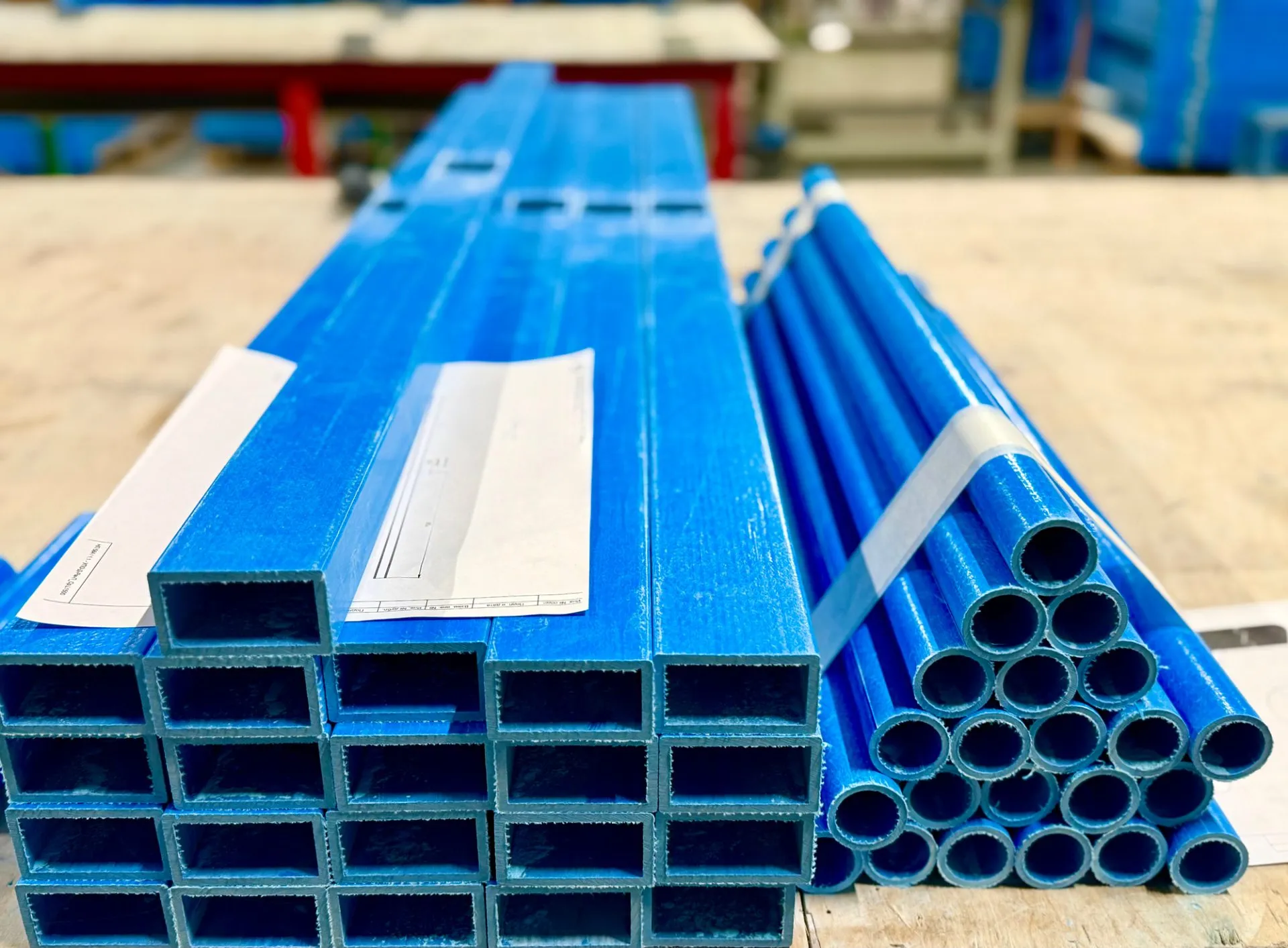 труба прямоугольная композитная стеклопластиковая PULTRA