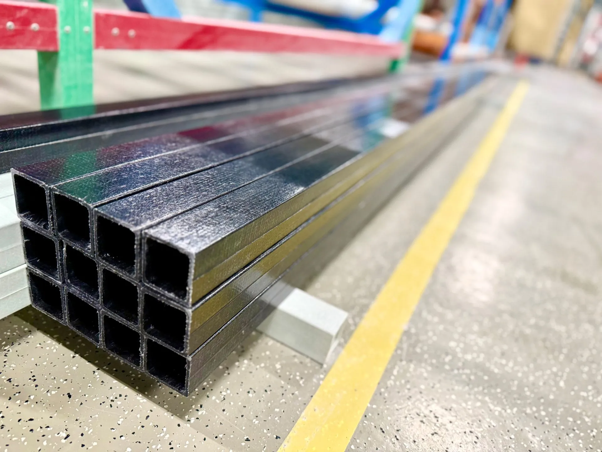 Композитный стеклопластиковый профиль квадратного сечения PULTRA